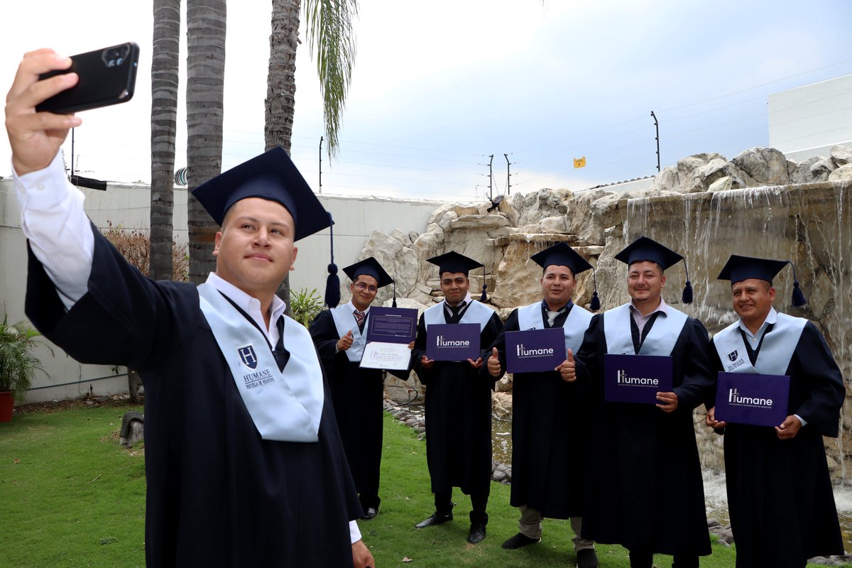 HumaneNegocios's tweet photo. Primera promoción Tecnicatura en Ventas - Arca Continental 
@arcacontal

👉🏼 Lee la noticia completa en el link https://t.co/WSpuWO7SBF

#Humane #Graduación2023 #Graduados #Humaners #ArcaContinental https://t.co/3DK8IRHBco