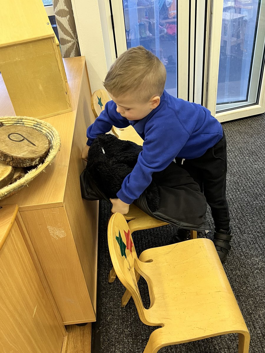 The nursery children are encouraged to develop independence in following their own interests. They are confident to access resources and have access to play indoors, outdoors and in the nursery hall every day. 🌈😊