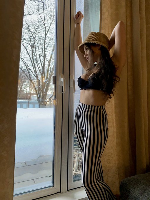 watching my neighbors fuck https://t.co/nQYKl6wkuJ