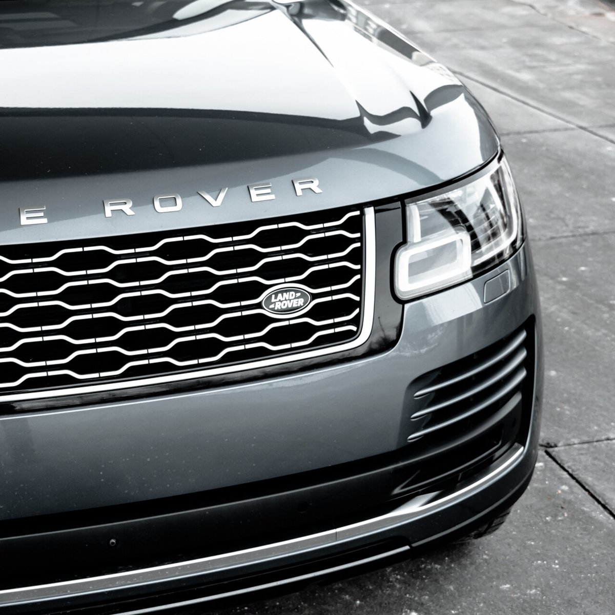 Prestige_CO's tweet image. It's #TradeInTuesday, the perfect time to get behind the wheel of this stunning 2019 #RangeRover HSE in #ByronBlueMetallic. Priced $3900 below market value, this #Rover is ready to roll. Test drive at Prestige Imports today!

Stock: P11665A
📱: 720-410-8821