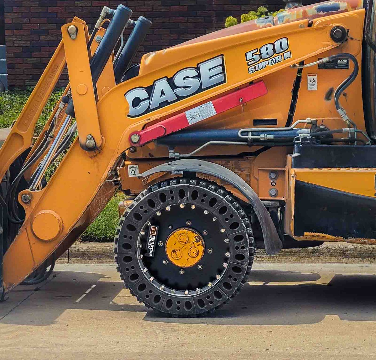 Evolution_Wheel's tweet photo. The EWRS-BHS solid front backhoe tire is designed to maximize productivity and minimize downtime. Say goodbye to costly and time-consuming tire repairs, and say hello to increased productivity and smooth operations. https://t.co/TdyE5k605i