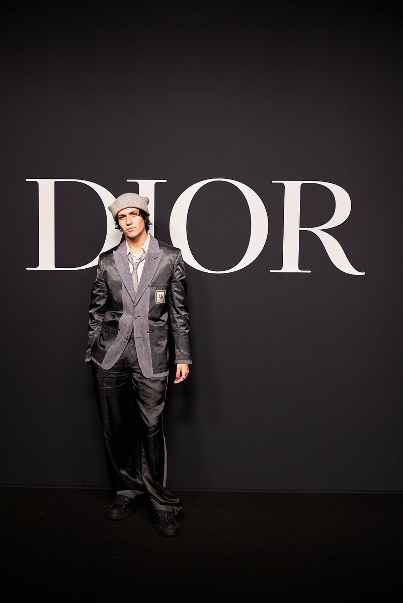 xhuddy's tweet photo. pfw fall winter 23 https://t.co/foPYZ3RLZk