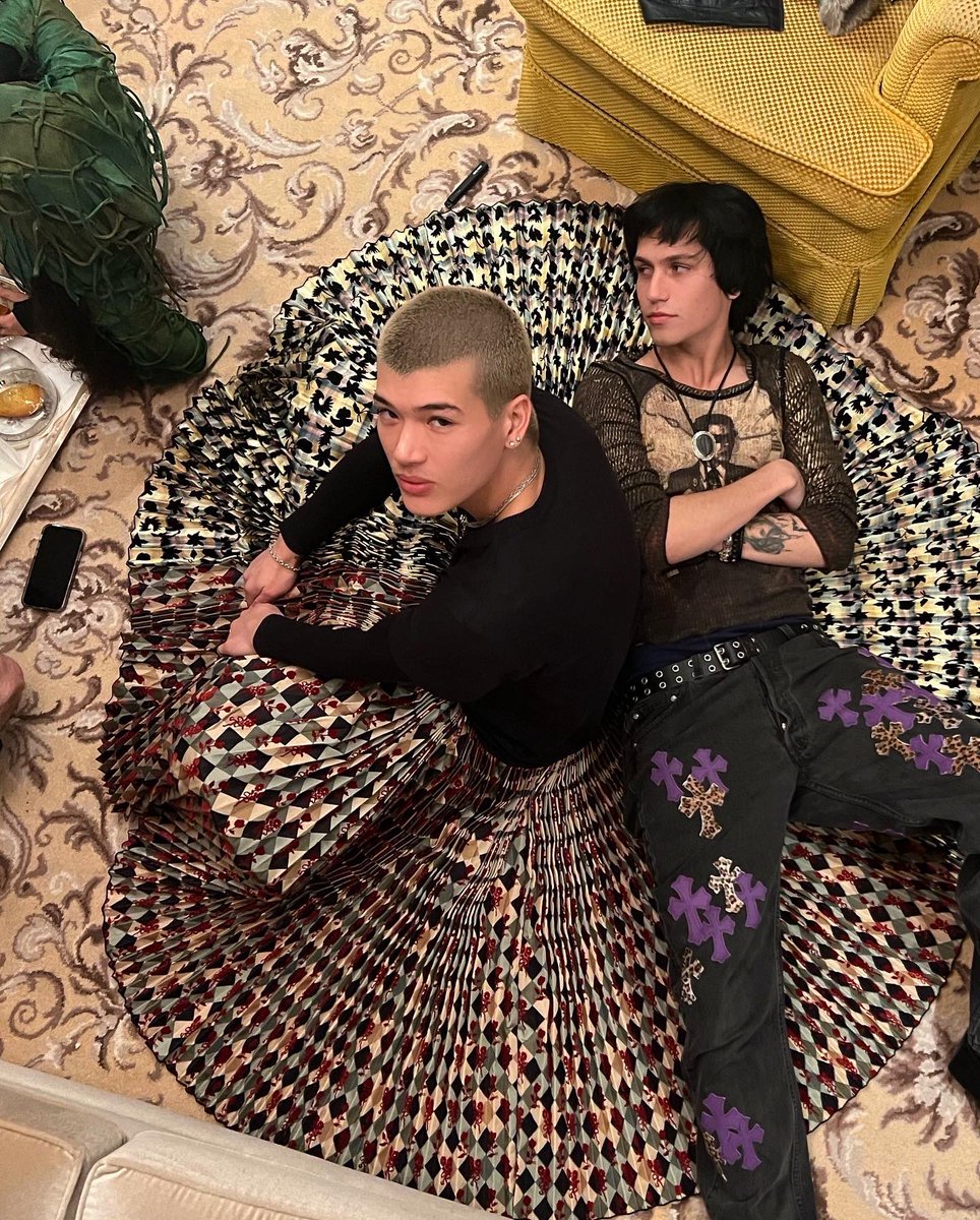 xhuddy's tweet photo. pfw fall winter 23 https://t.co/foPYZ3RLZk