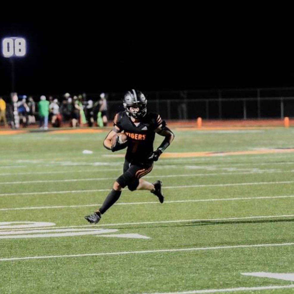 Blessed to be 1 of 3 Players to Ever be Named to the All State Team for both Offense/Defense in 4a. #AGTG 🙌🏻🙌🏻 <a href="/RecruitsCenTex/">Coach Jimmy Andrews</a> <a href="/CyrilAdkins23/">Cyril Adkins</a> <a href="/hodge_2525/">Charles Hodge III M.S.S.M</a> <a href="/SmithvilleAth/">Smithville High School Athletics</a> <a href="/DrakeBulldogsFB/">Drake Football</a> <a href="/tstepsis/">Todd Stepsis</a> <a href="/AdamGajo/">Adam Gajo</a>