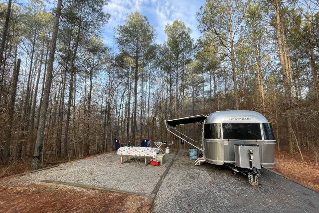 “This is a beautiful park off the beaten path and the campground was very clean with large spots. The camp hosts were very nice.” –CarrieT-L

Chattahoochee Bend State Park Campground | Georgia State Park - Newnan, GA
campendium.com/chattahoochee-…
⭐⭐⭐⭐⭐ - 18 Reviews