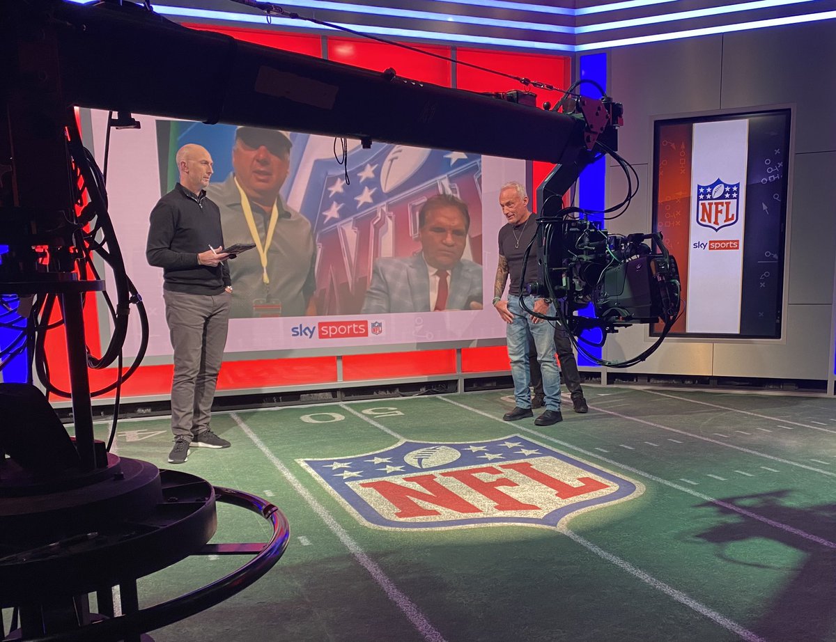 CarlsenLarsc's tweet photo. Stopped by Sky Sport NFL today and witnessed @neilreynoldsnfl and @Jeff_Reinebold first-hand in action https://t.co/g4IYUdNbN6