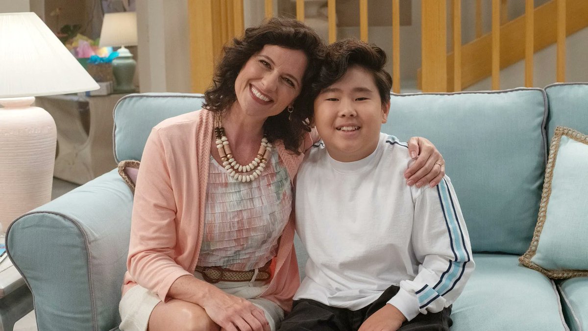 Brookfield actress Jennifer Lafleur (and her baby) in Hulu's 'The Drop' buff.ly/3wLp1Fb <a href="/CraigSemon/">Craig Semon</a> <a href="/LafleurJennifer/">Jennifer Lafleur</a>