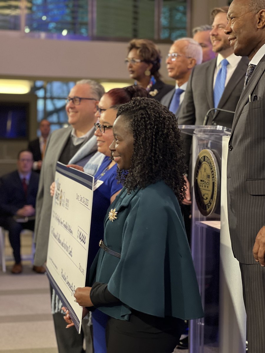 #ThankYou @SylvesterTurner and representatives from Houston Airports and @BAHEP for this #generous grant to #TheBridge and other local advocacy groups during #HumanTraffickingPreventionMonth.

#BlueHeartCampaign #BAHEP