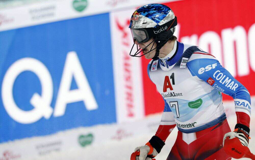 The King of the Night Race is back... 👑

Bravo <a href="/clement__noel/">Clement Noel</a> pour ce 10e triomphe en Coupe du monde ! Du grand art... 🤩

<a href="/FedFranceSki/">FFS - Fédération Française de Ski</a> <a href="/Eurosport_FR/">Eurosport France</a> <a href="/JonasFabre/">Jonas Fabre</a>  @ChaletClub2021