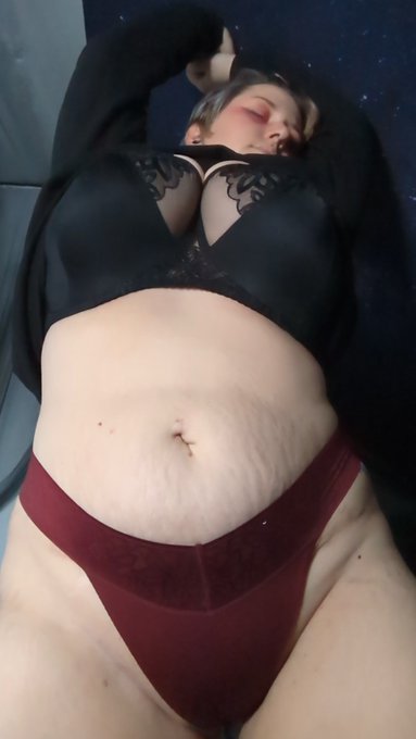 It's tiddy Tuesday 🥰 Figured y'all would enjoy my soft, natural J tits https://t.co/wmFmhs0iym