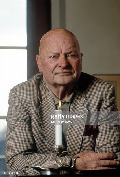 The Tinseltown Twins tweet media