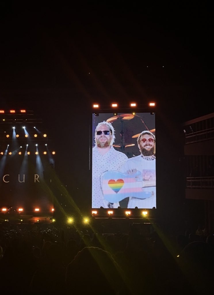 killerblxckrose's tweet photo. 🏳️‍⚧️🏳️‍🌈🫶🏻
#MercuryWorldTour https://t.co/iMVPPXYBys