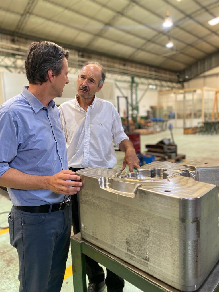 fernandosibilla's tweet photo. Visitamos Metalurgica Progreso. Una industria dinámica del un sector tan competitivo como es el de cajas de cambio de #Cordoba. Junto al #ClusterAutomotriz #ClusterCajadeCambios continuamos trabajando para potenciar las inversiones y el empleo del sector https://t.co/p1K1oudWTD