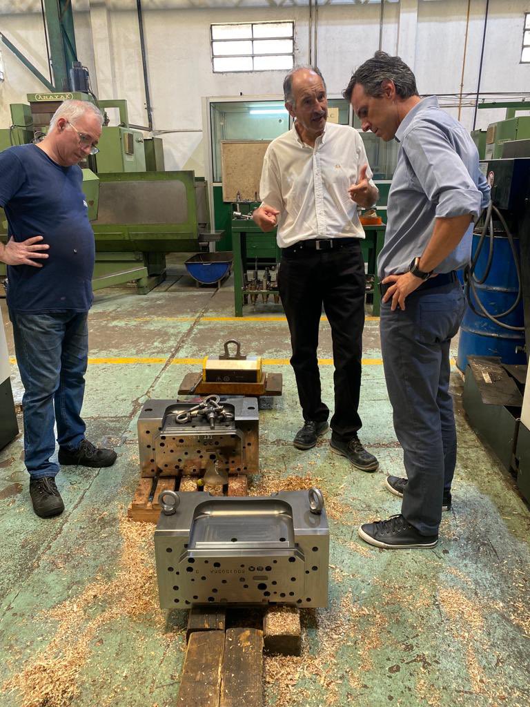 fernandosibilla's tweet photo. Visitamos Metalurgica Progreso. Una industria dinámica del un sector tan competitivo como es el de cajas de cambio de #Cordoba. Junto al #ClusterAutomotriz #ClusterCajadeCambios continuamos trabajando para potenciar las inversiones y el empleo del sector https://t.co/p1K1oudWTD