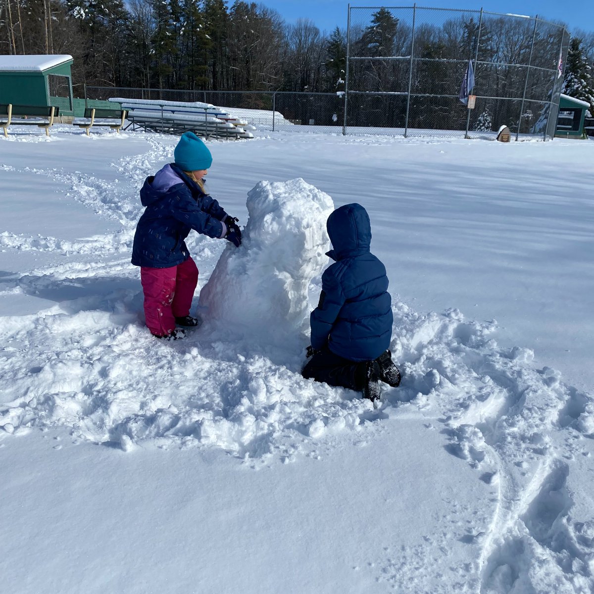 EKESCommunity's tweet photo. EKES students had so much fun playing in the fresh snow at recess today! https://t.co/UA5ZrUOtNv