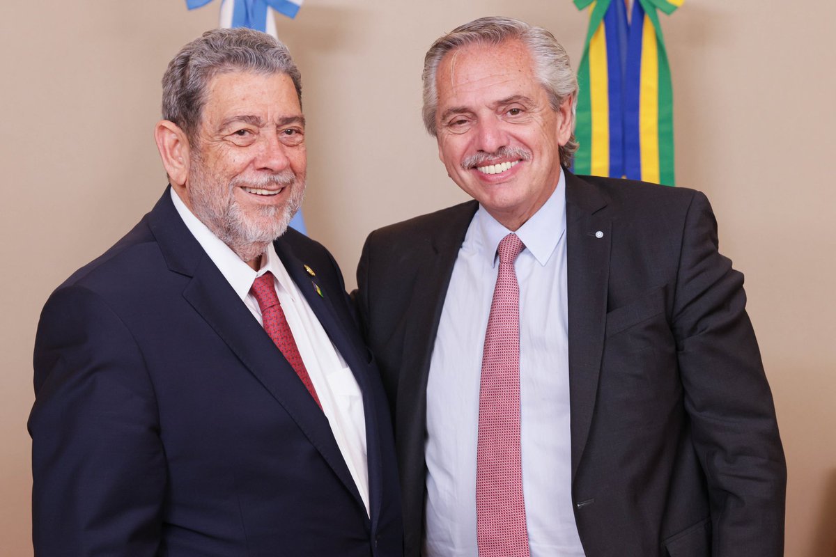 FVicentePrieto's tweet photo. 🌎 #CELAC #ComradeRalph
El primer ministro de San Vicente y las Granadinas, Ralph Gonsalves (@ComradeRalph), asume la presidencia protempore de la Comunidad de Estados Latinoamericanos y Caribeños (CELAC).
Foto distribuida por @CasaRosada https://t.co/RCuTtswQ1E