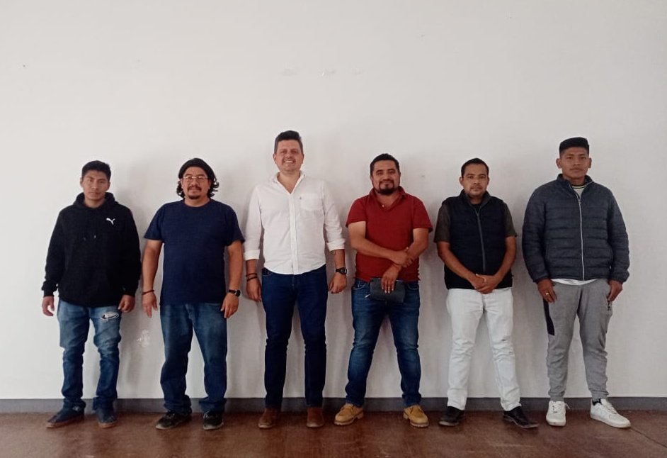 Agradezco la disposición de los compañeros del Centro Coordinador de los Pueblos Indigenas #Tlacolula para coordinar acciones a favor d las iniciativas comunitarias de conservación de la biodiversidad y mitigación del cambio climático en los valles centrales #Oaxaca. <a href="/DEELAYUUK/">Adelfo Regino Montes</a>