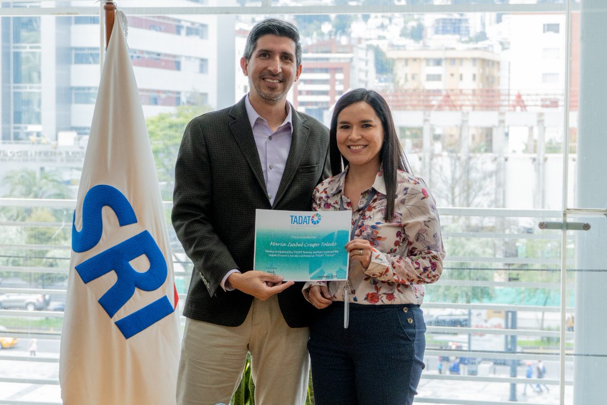 SRIoficialEc's tweet photo. Nuestro Director @FcoBrionesR entregó a 28 servidores del @SRIoficialEc certificados #TADAT Trained sobre mejores prácticas tributarias en el mundo. 

💡TADAT es una metodología del #FMI para establecer un diagnóstico integral de procesos tributarios y planes de acción. https://t.co/RJ8snFM8LG