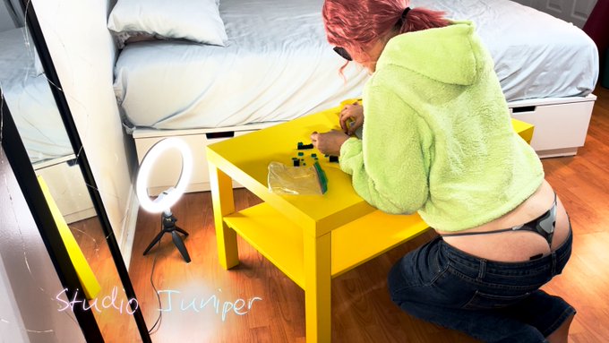 these pants are always sliding down 😩 https://t.co/k1x6QCJraY<a href="/tag/lowrisejeans"class="tags"><span>#lowrisejeans</span></a>