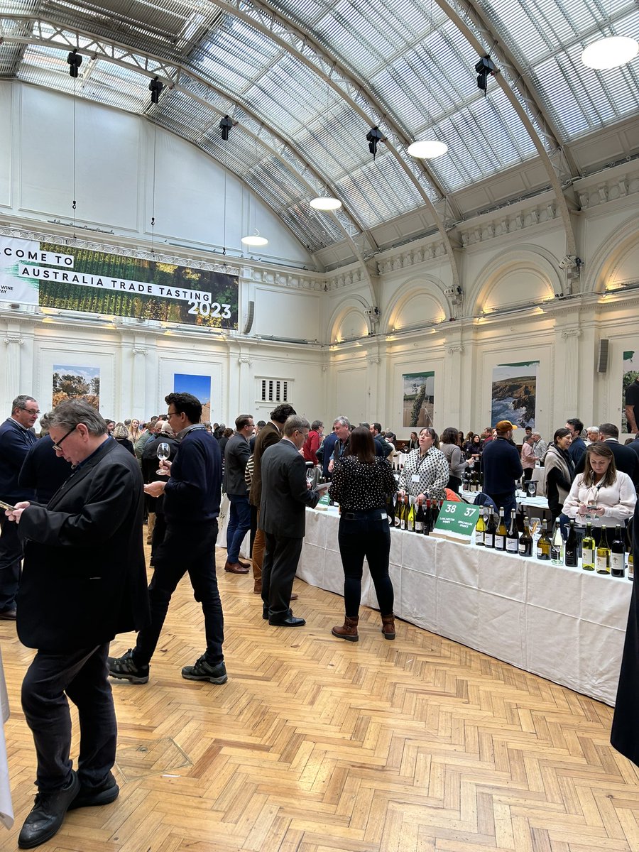 angelatalkswine's tweet photo. Great to be back in some sense of normality and big tastings again #ATTwine #aussiewine. And seeing people and friends again. Some delicious little gems on show, more to follow https://t.co/QREO4gfBK9