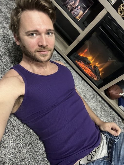 Snow storm is coming this evening. Be sure to log in and help keep me warm 🔥 😉 https://t.co/RFzrwLgj4G<a href="/tag/sexysaturday"class="tags"><span>#sexysaturday</span></a>