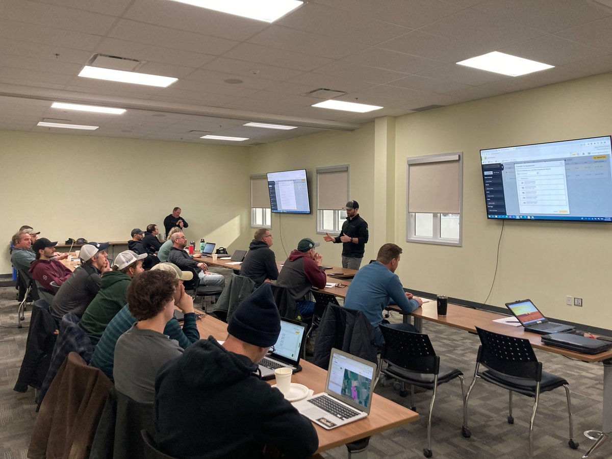 PremierEquip1's tweet image. Great day of learning in Norwich today during John Deere Operations Center training! 
#johndeere #agtechnology #precisionag #agriculture
