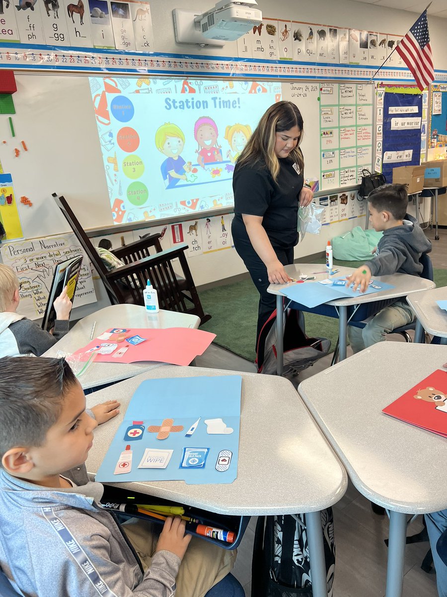 Mterrazas_'s tweet photo. Health Education HOSA students present to Mrs.Arellano’s 2nd grade class about First aid care. Thank you @CTrails_ES for hosting our group! 👩🏻‍🏫🩹⛑️ https://t.co/ihP1UzNv3S