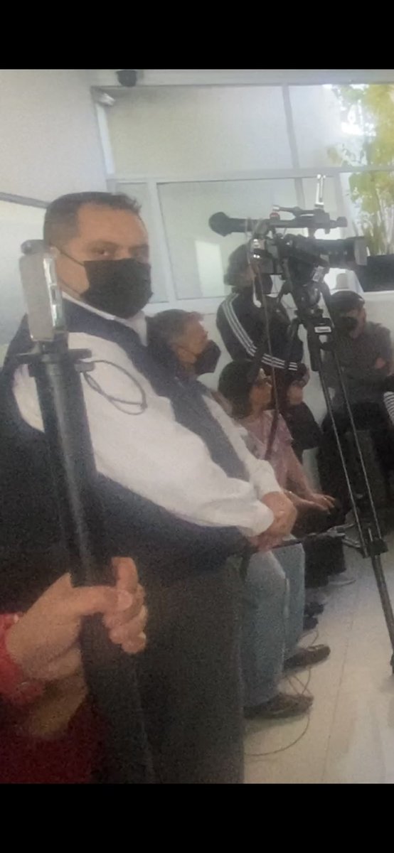 NANOPOP48's tweet photo. Pésima la atención de la seguridad en #GayossoSullivan @GayossoOnLine. Acaban de robar el equipo fotográfico de un amigo y no quieren ayudar con las cámaras de “seguridad”, afortunadamente lo capté, por si lo ven 😡 https://t.co/N8Cjotud2H
