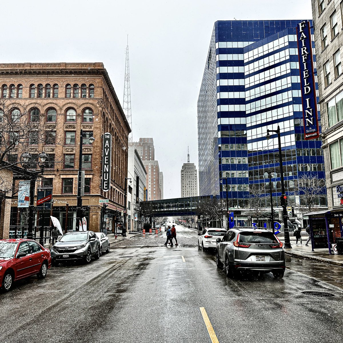 martinmoorejr's tweet image. This might be my favorite winter EVER in Milwaukee.

The complete lack of snow has turned what is otherwise a miserable 4-5 months for me… into something I’m starting to tolerate. 

i love it.