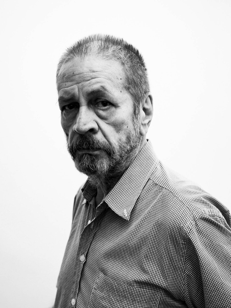AlmeidaeDale's tweet photo. Sua pintura, muitas vezes crua e contundente, é uma crítica contra a hipocrisia e o abuso de poder e a presença de longa data de questões de gênero e preconceito.
(foto: Ale Ruaro)
+ https://t.co/Oa1jkfoq9p