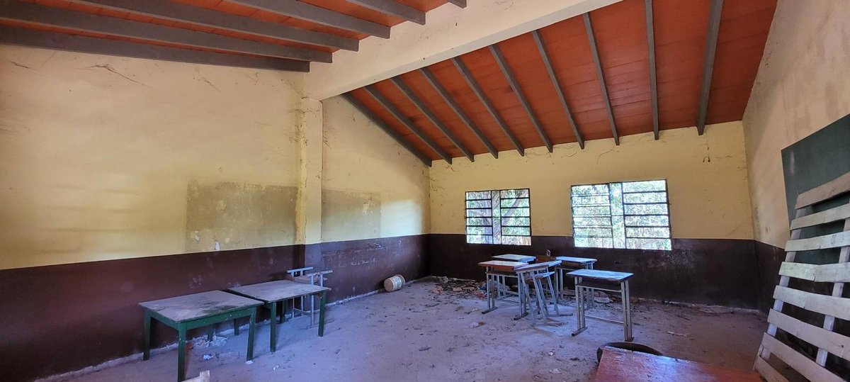 reAccionpy's tweet photo. Propaganda publicitaria de "The Last of Us" en las escuelas de #Paraguay.

#DíaInternacionalDeLaEducación https://t.co/3lnpFvTOMC