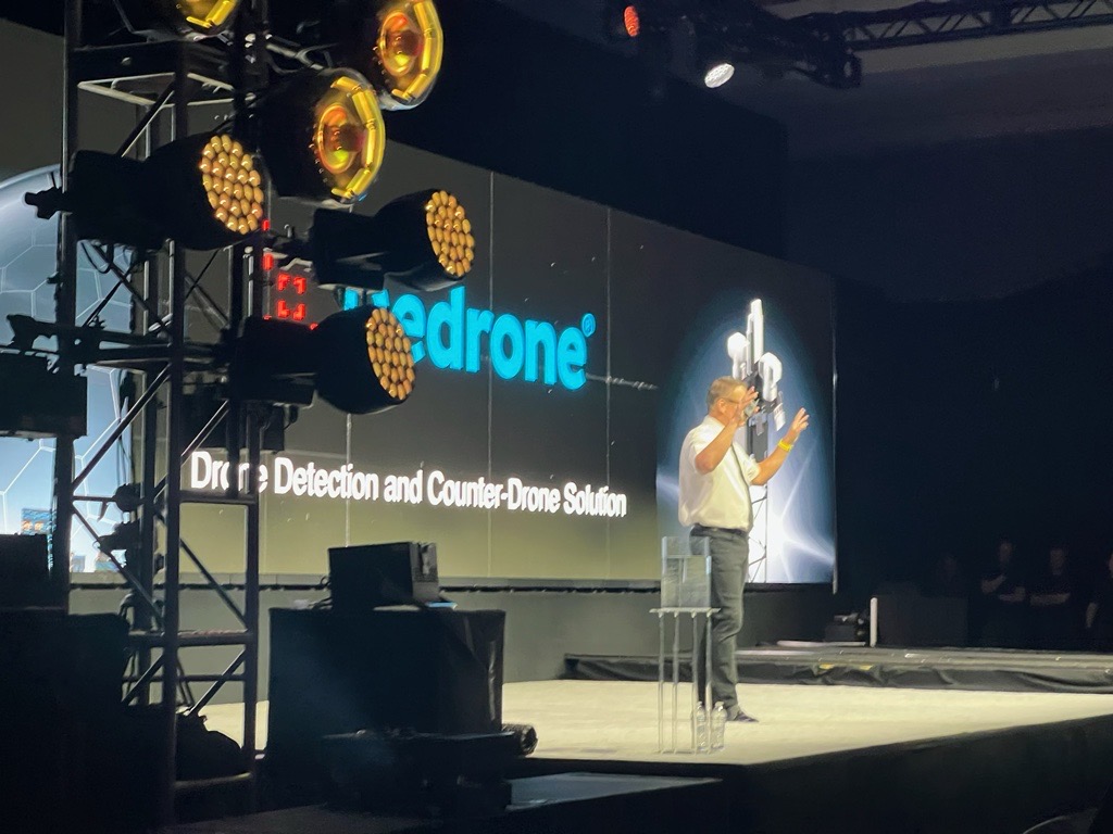 Dedrone's tweet photo. Congrats to @axon_enterprise for introducing their cutting-edge TASER 10 at #TASERCON today! 

We're truly thankful to @AxonRick #CEO for taking a moment to present and share his insights on #counterdrone tech and Dedrone. All in all, a successful day that we won't soon forget! https://t.co/vTSXOoR4xa