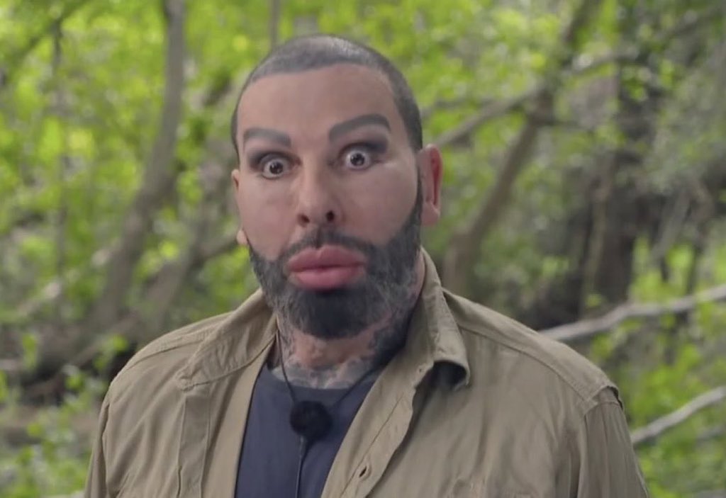 Jessicapth's tweet photo. Claudia: „Wenn ihr wollt dass ich blei-“

 #ibes https://t.co/q7NPdV3oOU