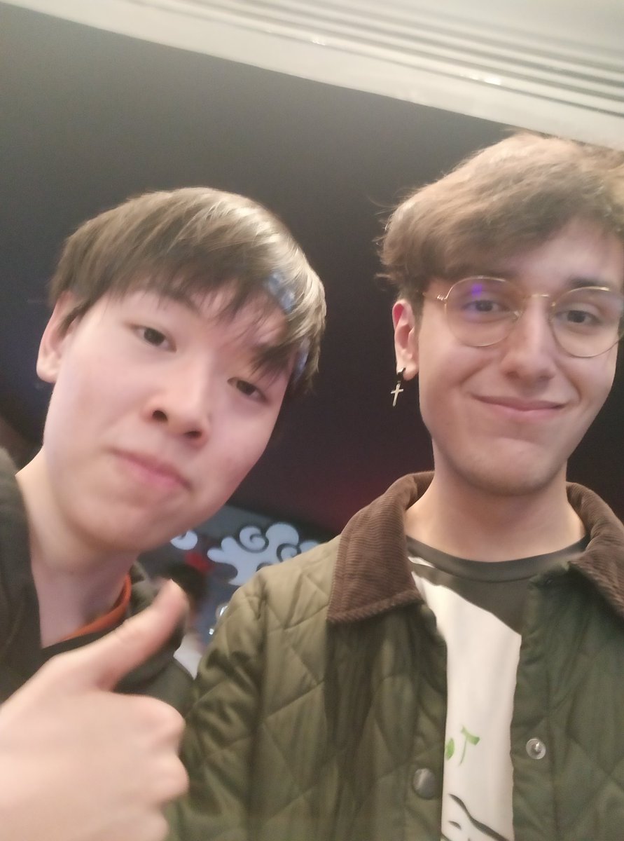elsmurflol's tweet photo. Hoy conocí a  mis ídolos que me motivan a seguir jugando día con día para aspirar a llegar en dónde están.
Los tqm hermosos @Josedeodo @1Shadowlol @Acce1111 @EstralEsports 
El equipo que más amo sin duda. https://t.co/Dpzlf54VhZ