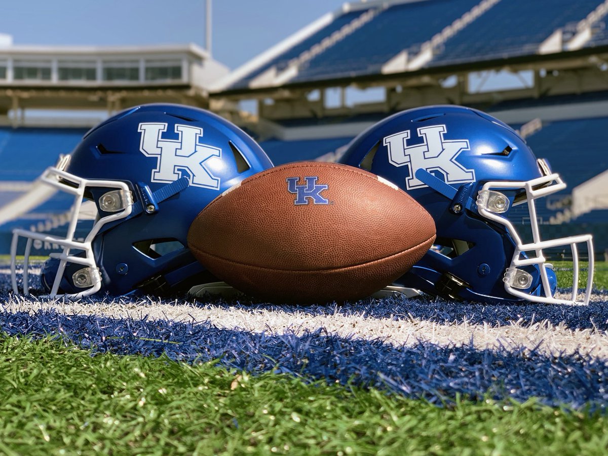 After a great conversation with <a href="/vincemarrow/">CoachMarrow</a> &amp; <a href="/UKCoachStoops/">Mark Stoops</a> I am thankful/blessed/humbled to receive my first D1 offer.<a href="/UKFootball/">Kentucky Football</a> <a href="/football_mooney/">Cardinal Mooney Football</a> 

#BBN #KentuckyWildcats #KentuckyFootball #WeAreUK #GoBigBlue