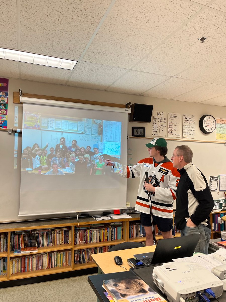 ClippersHockey's tweet photo. The guys had a great time at Pleasant Valley Elementary this morning. 

🗣️Feedback🗣️
The kids had an absolute blast and the 4 Clippers here were great. They interacted with the kids and were very professional at the same time! https://t.co/yiXz8aHx75