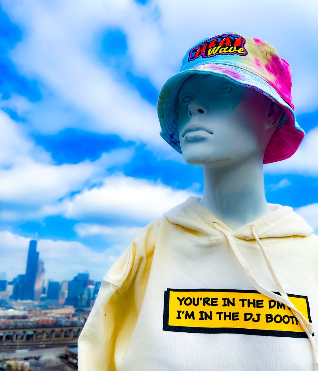 heatwavechicago's tweet photo. You’re in the DMs, we’re running a contest 🔥😎 RT this for a chance to win 2 passes to Heatwave 2023 + a merch pack!

For more entries: https://t.co/G3eh6Dj2Oi https://t.co/IF1Yn8RFL7