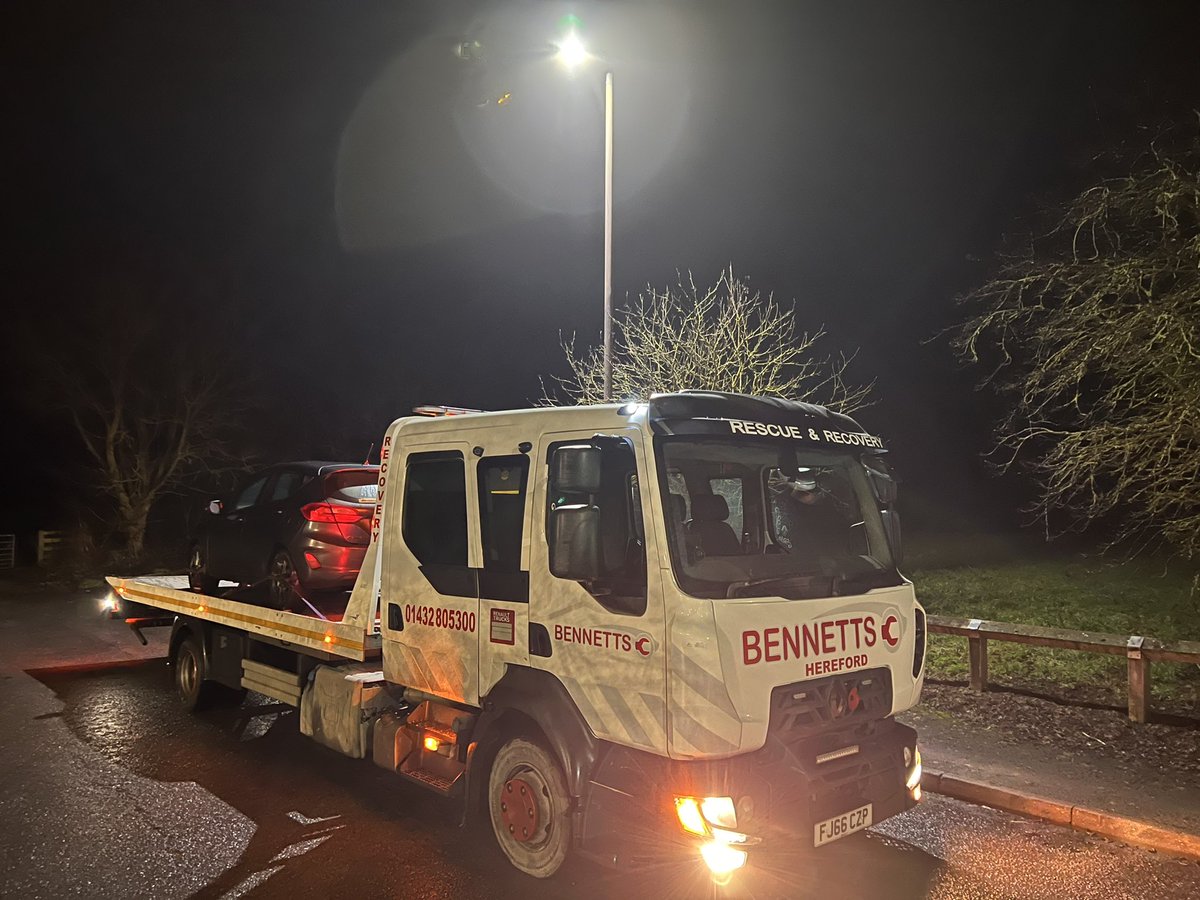 chaz22011986's tweet photo. Keeping the wheels turning well into the night :-) #bennettsvehicleservices #Herefordshire  #recovery #renault #nighttimeistherighttime https://t.co/jfTveqcjHy
