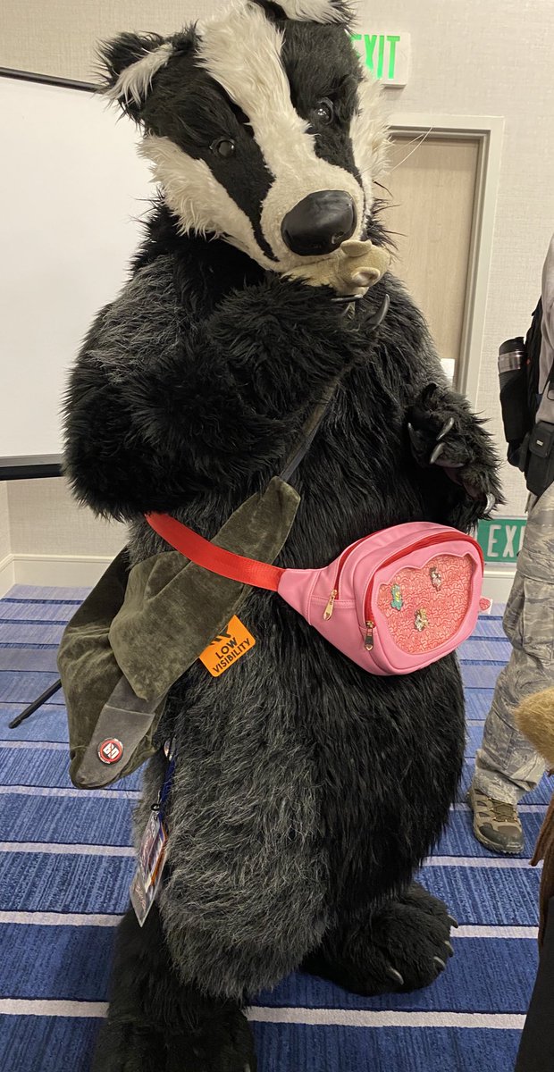 aisu art FC 32 💕 on Twitter "here’s VoreBadger modeling the cross