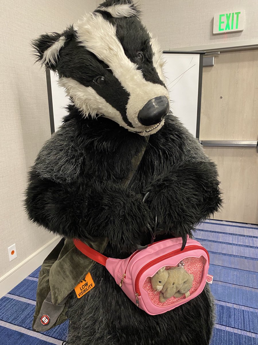 aisu art FC 32 💕 on Twitter "here’s VoreBadger modeling the cross