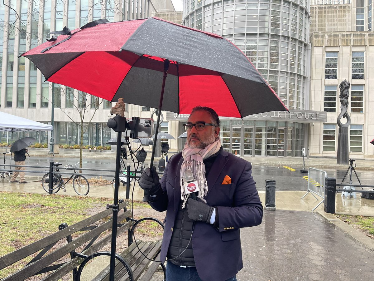 Lamento informar a mis odiadores que soy el ÚNICO youtubero en las audiencias del juicio vs #GarciaLuna. 

Con mi micrófono feo y mi tripié pedorro ahí estuvimos al interior de la corte.

Avísenle a <a href="/pedroferriz3/">PEDRO FERRIZ</a> <a href="/MaguMonero/">Magú</a> <a href="/DavidPramo2/">Padre del Análisis Superior</a> y otros que otra vez quedaron como PAYASOS