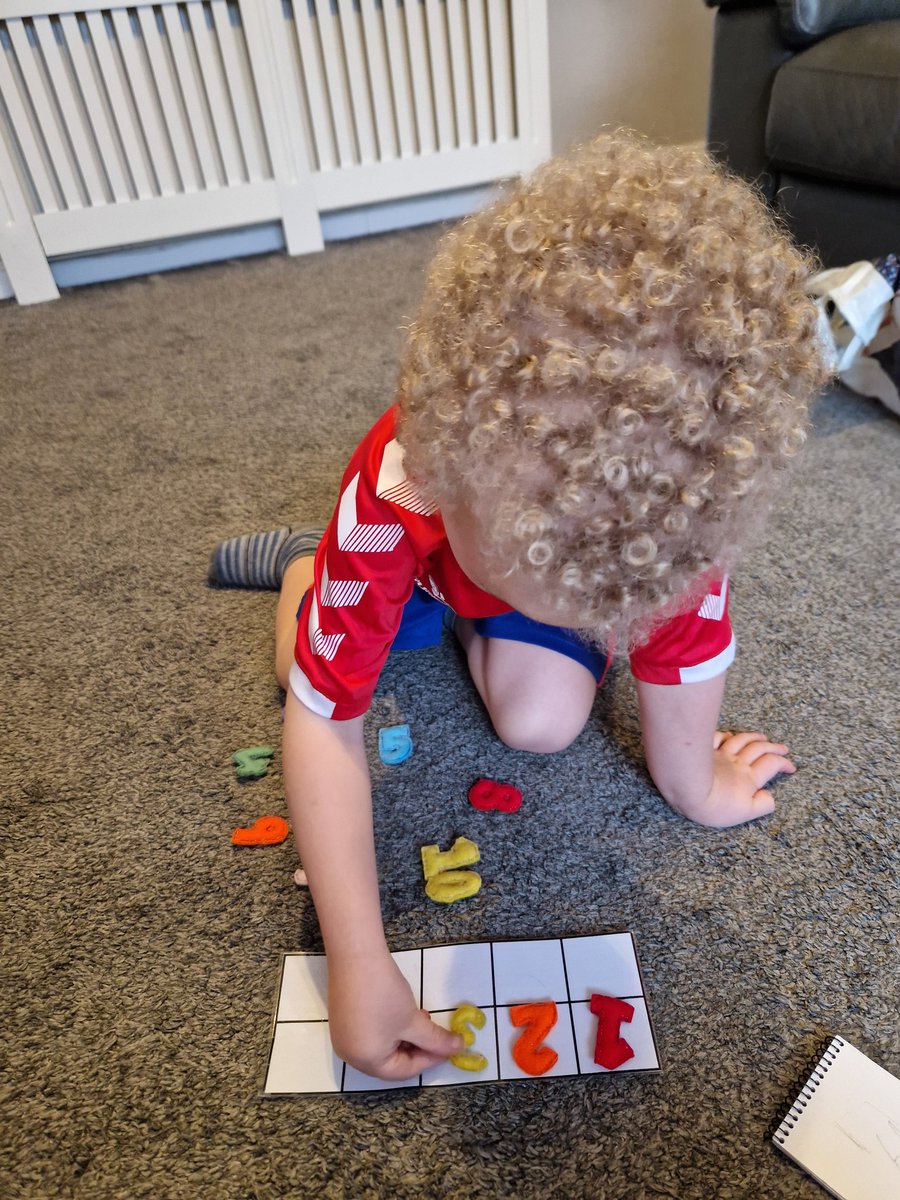 ashffc's tweet photo. @Wpsnursery2 A has had fun with his numeracy bag this week. Lots of number practice and sorting, he then went on to sort his own football cards into teams 🤣 #Falkirknumeracyforall https://t.co/xvhyXKAIUk