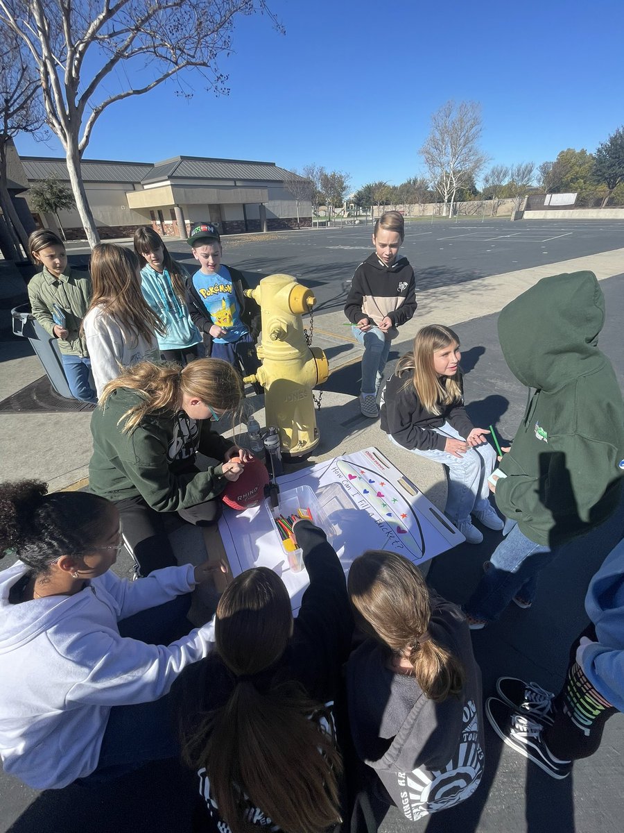 monicajdiaz's tweet photo. Day 2 of The Great Kindness Challenge! Students shared ways they can “fill someone’s bucket.” 🪣 @mvesmustangs #GreatKindnessChallenge #romogrows  #mvesmustangs https://t.co/64oV2cHwq6