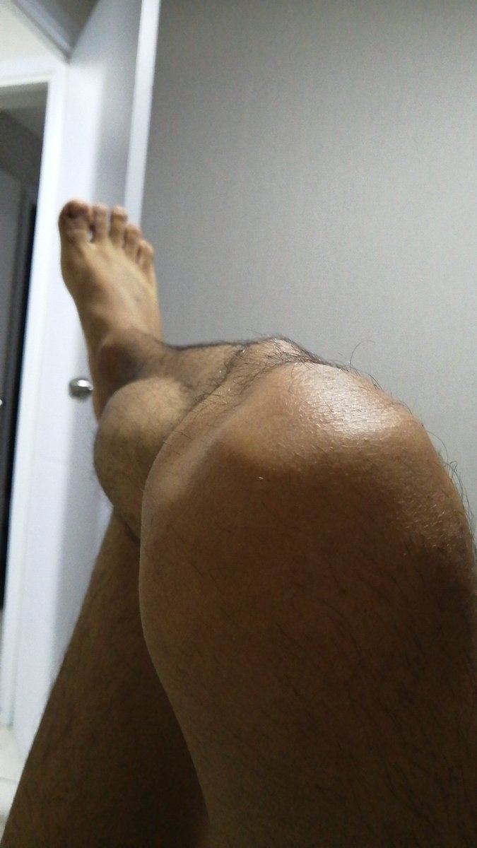 BarefootLima's tweet photo. Como va la semana? #Barefoot #ShowerFeet #feetfethish #GayMaleFeet #DaddyGay #SilverDaddies #GayMature #DaddyHunt https://t.co/EAy5yZ5PJx