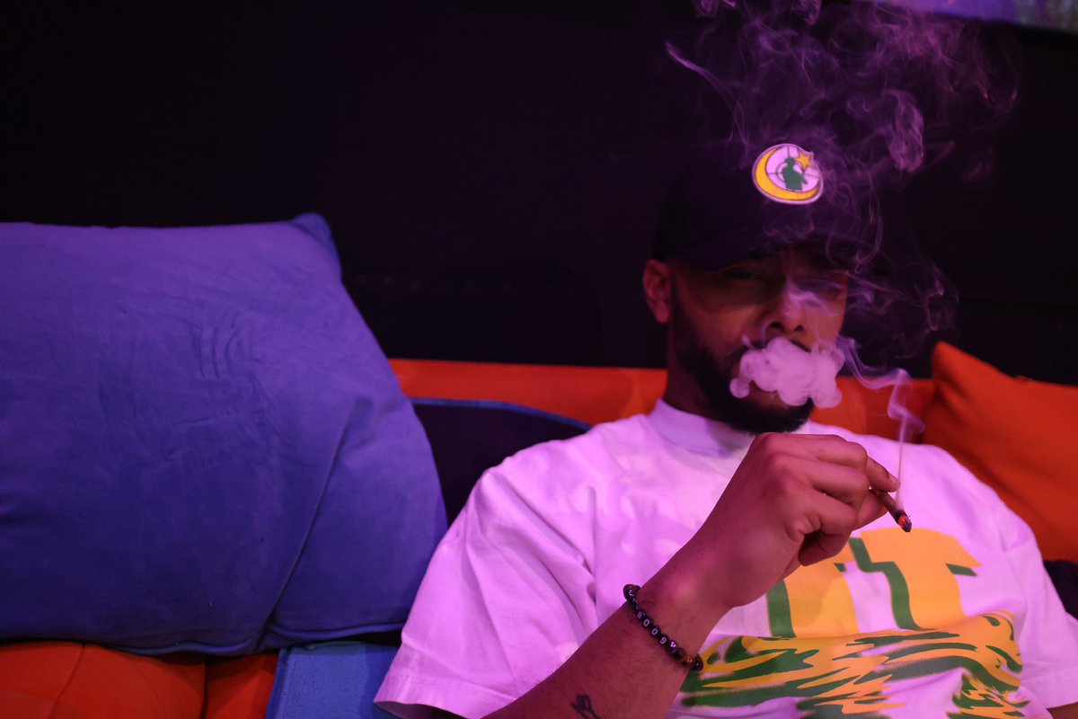 SHAWorldOrder's tweet photo. Smokeface Killah 👻💨🤲🏾 https://t.co/T6KZpBjbbr