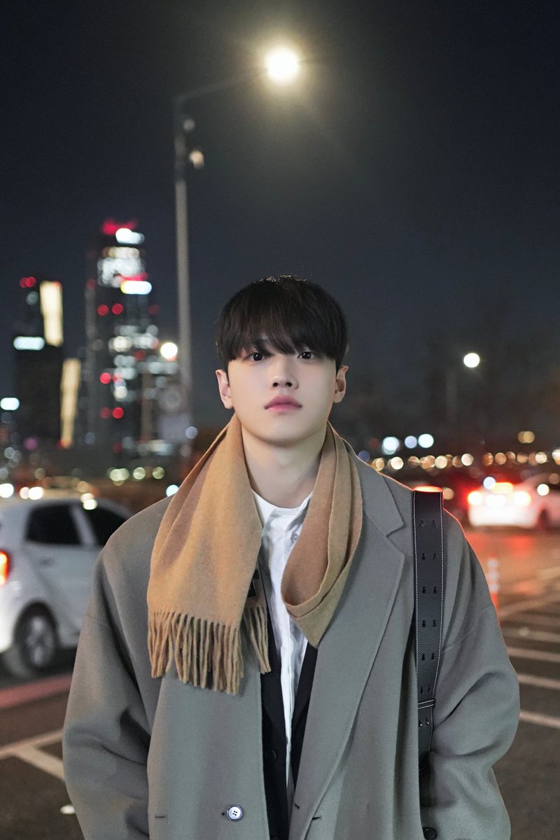 cmkim16's tweet photo. 암튼 뭔가가 떨어져나갈거 같은 날씨 https://t.co/nVcU8y9rOO