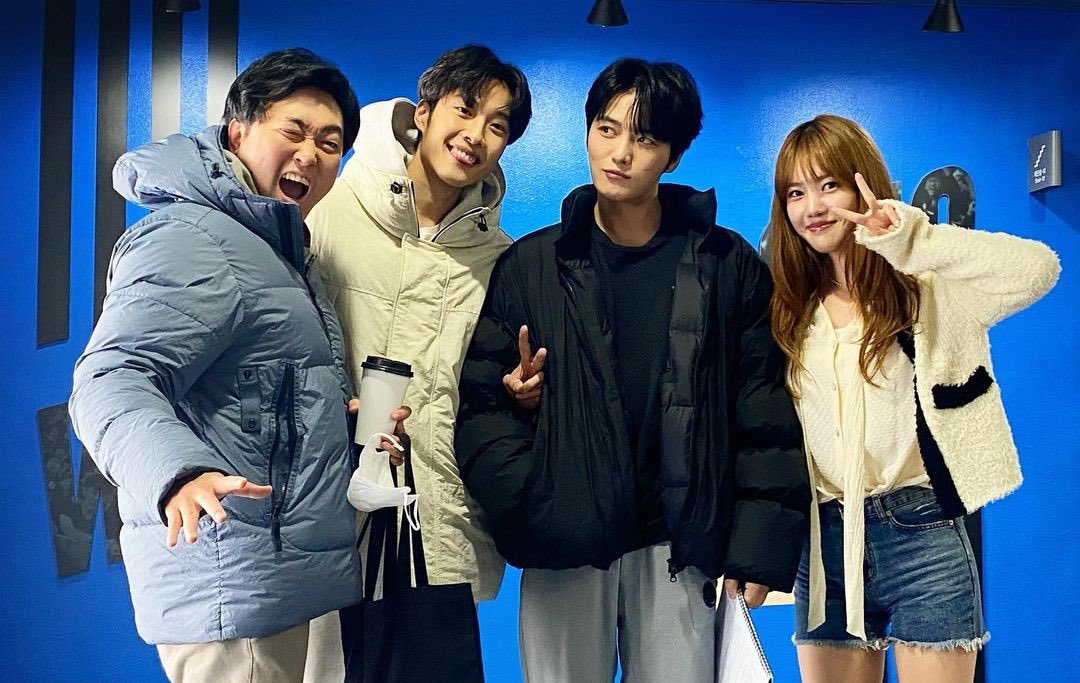 📰: SERÁ QUE VEM AÍ? 🧐 #BadMemoryEraser está no line up de estreias da Corpus Korea para 2023!

Aborda o romance entre um homem que tem a vida mudada com um apagador de memórias e uma mulher que guarda seu destino.

🔗 naver.me/FOhfH7iN

#나쁜기억지우개 #LeeJongWon #이종원