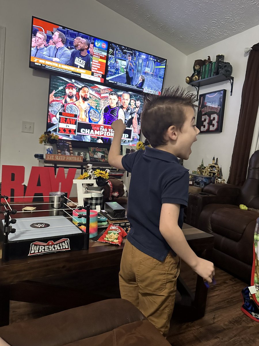 brookee_04's tweet image. How it’s going vs how it started #RAW30 #RAW25 @RyanErbe #ThenNowForever #Together