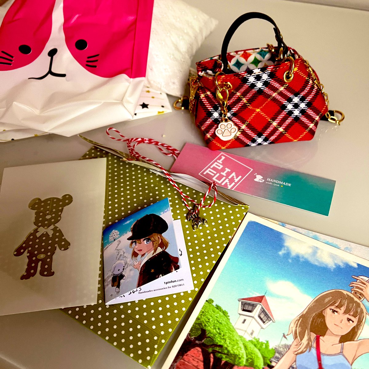 puppy52's tweet photo. Lovely red plaid bag by @vitabobbybo arrived quickly and safely today🥰🥰 was tempted when @AndroidPDF show their lovely girls with it🤪😂❤️ #cute #bjd #DDcustom #puppy52dolls https://t.co/RkecwkRSyB