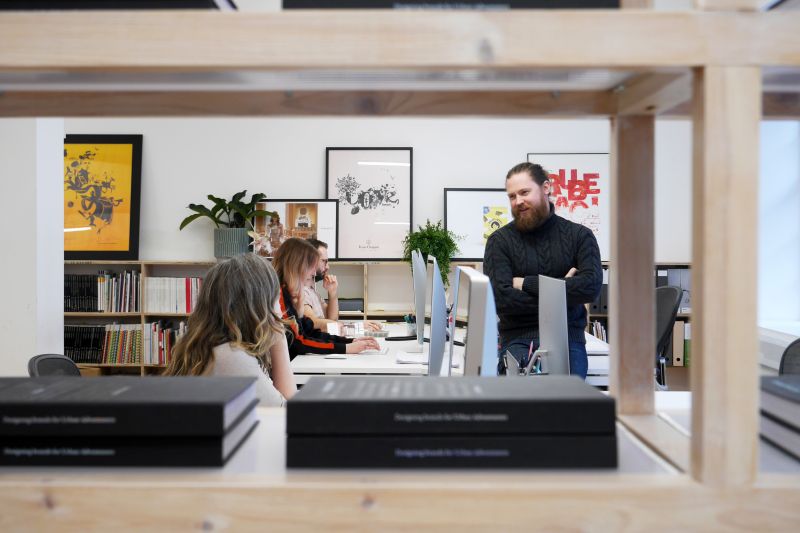 macpeopleREC's tweet photo. Despite the challenges of the past year, creatives have continued to work hard and find ways to stay motivated and imaginative. 

Here are some insights on lessons learned throughout 2022, which will help creatives become even better in the future. 💪 https://t.co/SmqBxh8FZm https://t.co/8pd8ZcODVP